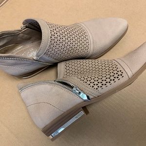 Fergie beige ankle boots